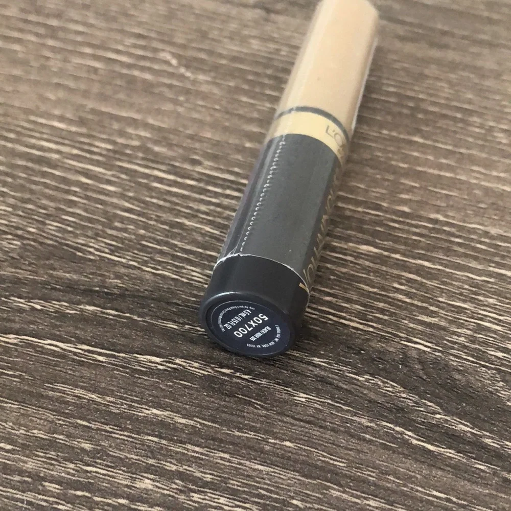 ❤️$2 NWT L'Oreal Voluminous Mascara 4.5ml